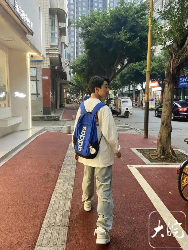 19 岁潮水 RAPPER,一款专为年轻人打造的时尚耳机